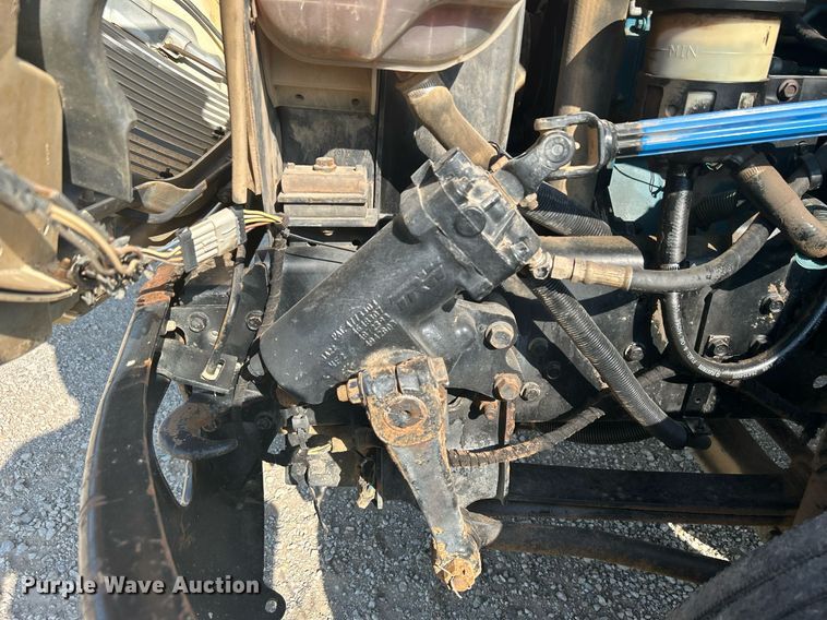 image for item DJ6267 2003 International 4300  flatbed truck