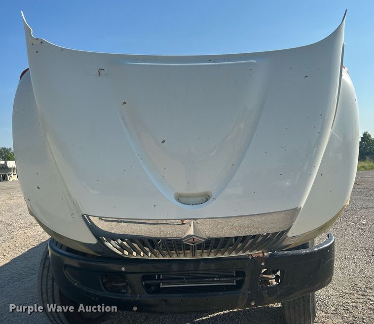 image for item DJ6267 2003 International 4300  flatbed truck