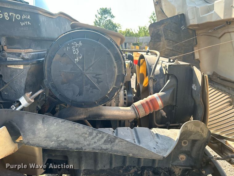 image for item DJ6267 2003 International 4300  flatbed truck