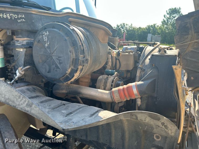 image for item DJ6267 2003 International 4300  flatbed truck