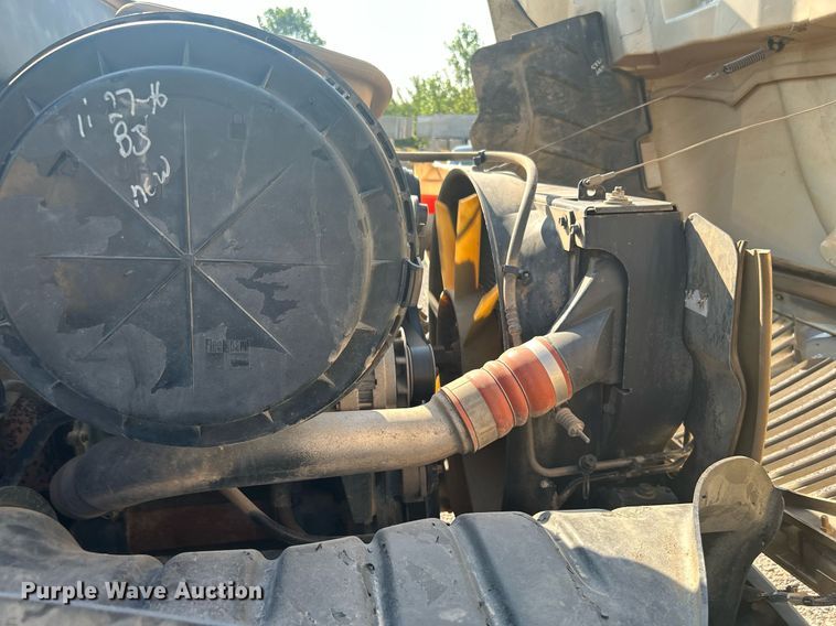 image for item DJ6267 2003 International 4300  flatbed truck