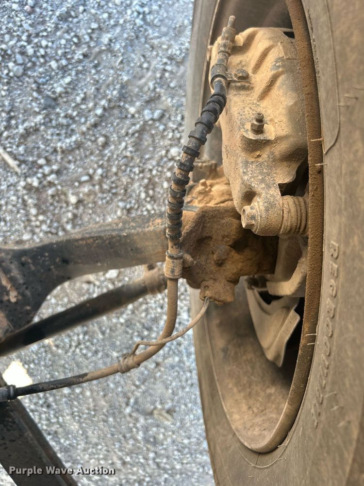 image for item DJ6267 2003 International 4300  flatbed truck