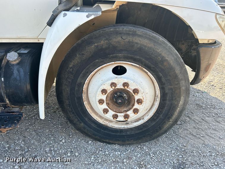 image for item DJ6267 2003 International 4300  flatbed truck