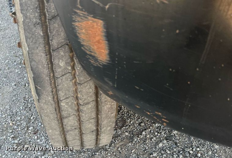 image for item DJ6267 2003 International 4300  flatbed truck