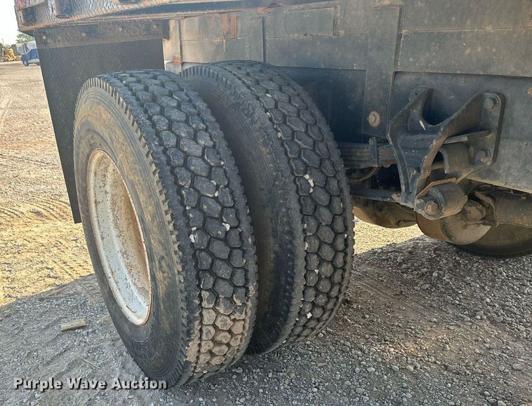 image for item DJ6267 2003 International 4300  flatbed truck