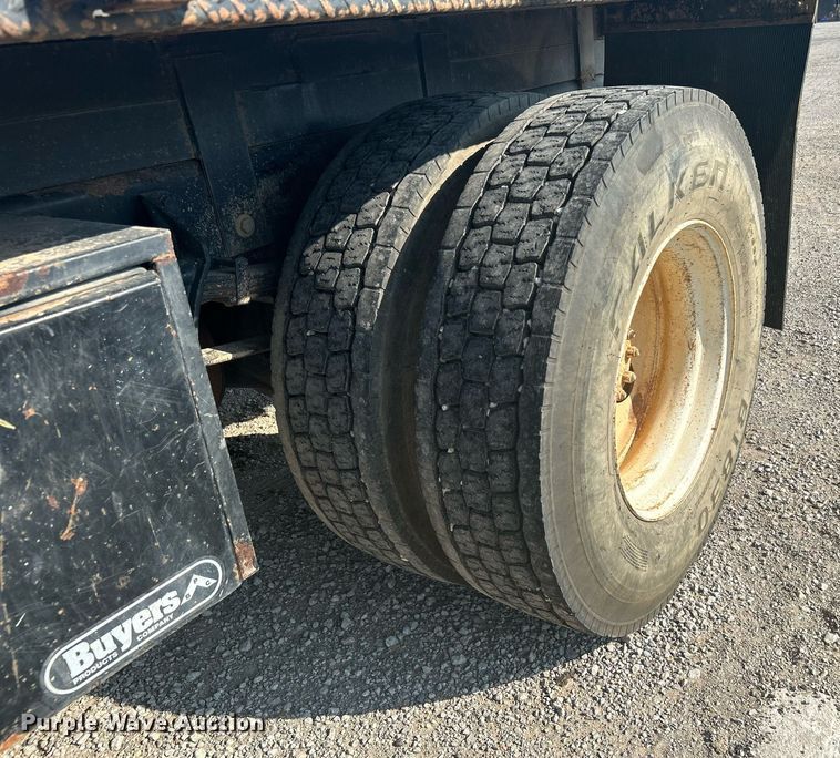 image for item DJ6267 2003 International 4300  flatbed truck