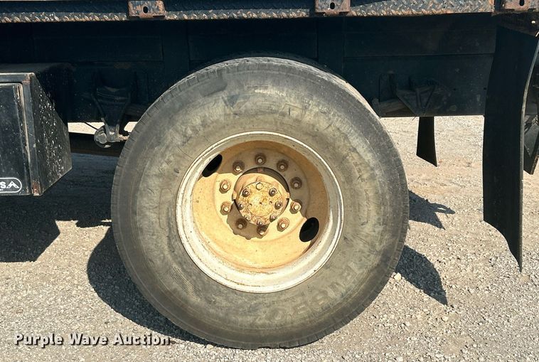 image for item DJ6267 2003 International 4300  flatbed truck