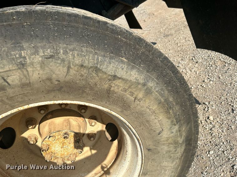 image for item DJ6267 2003 International 4300  flatbed truck