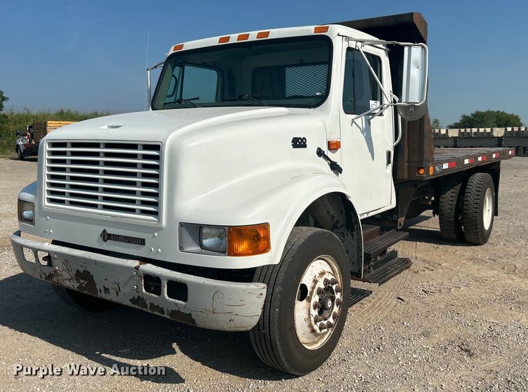 image for item DJ6268 2000 International 4700  dump flatbed truck
