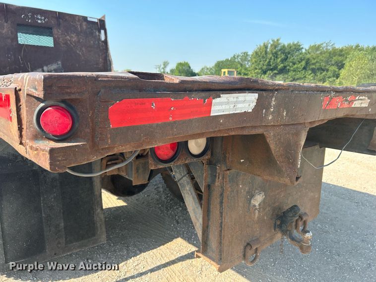 image for item DJ6268 2000 International 4700  dump flatbed truck