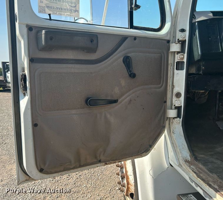 image for item DJ6268 2000 International 4700  dump flatbed truck