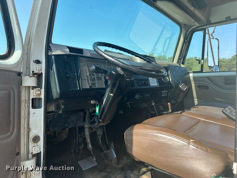 image for item DJ6268 2000 International 4700  dump flatbed truck