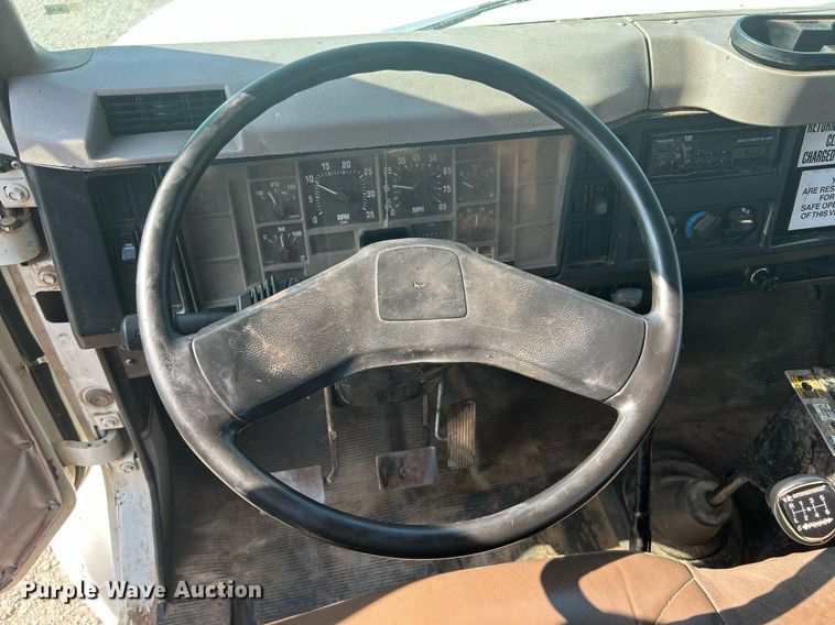 image for item DJ6268 2000 International 4700  dump flatbed truck