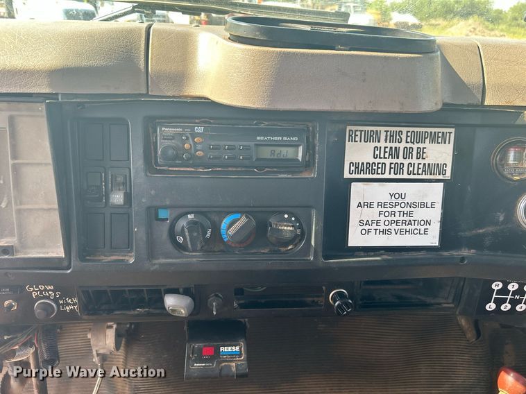 image for item DJ6268 2000 International 4700  dump flatbed truck