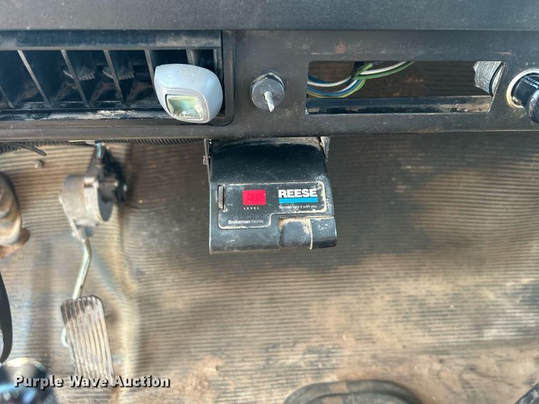 image for item DJ6268 2000 International 4700  dump flatbed truck