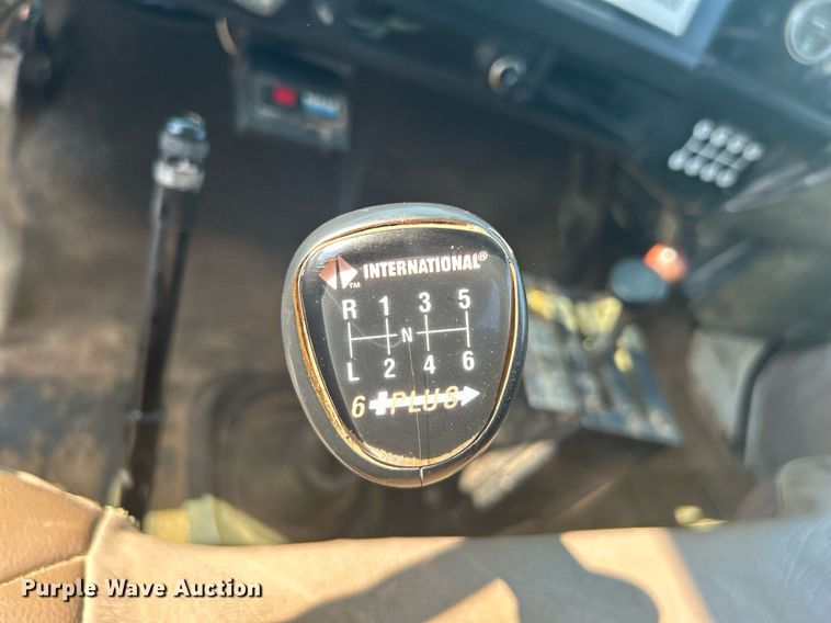 image for item DJ6268 2000 International 4700  dump flatbed truck