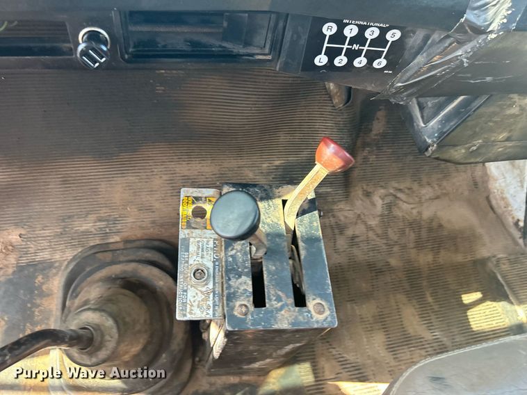 image for item DJ6268 2000 International 4700  dump flatbed truck