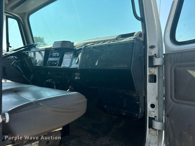 image for item DJ6268 2000 International 4700  dump flatbed truck