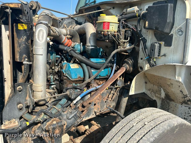 image for item DJ6268 2000 International 4700  dump flatbed truck