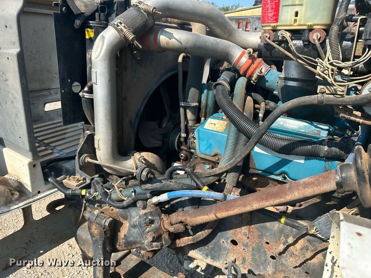 image for item DJ6268 2000 International 4700  dump flatbed truck