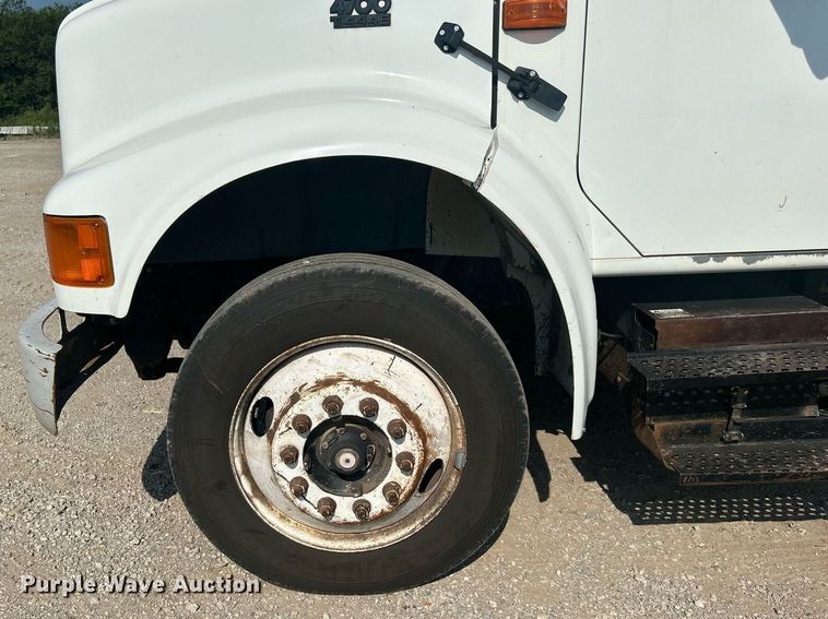 image for item DJ6268 2000 International 4700  dump flatbed truck