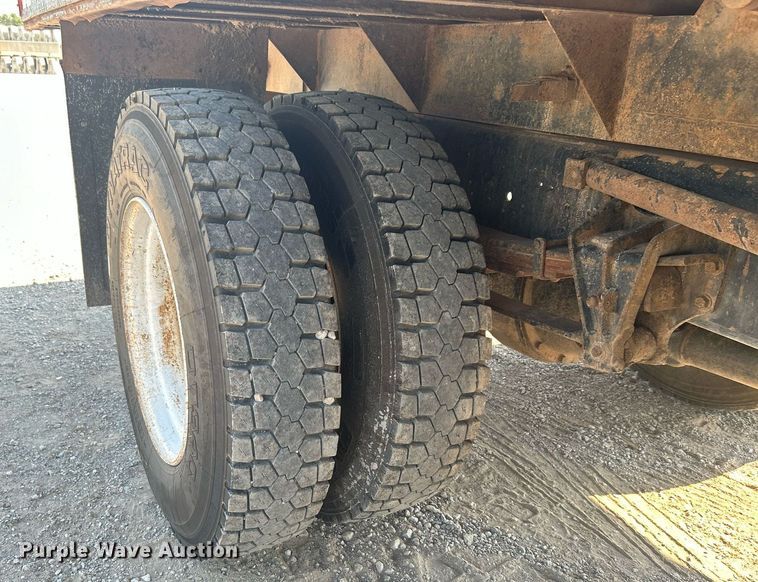 image for item DJ6268 2000 International 4700  dump flatbed truck