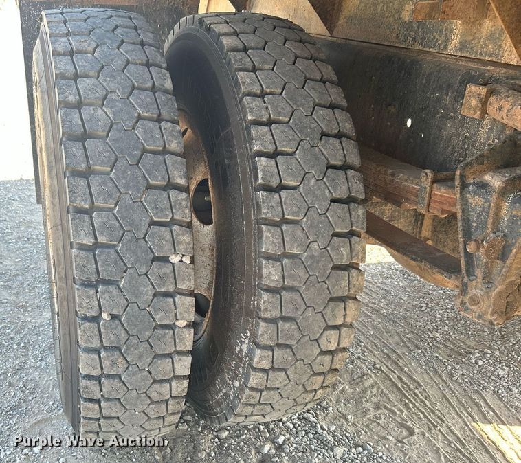 image for item DJ6268 2000 International 4700  dump flatbed truck