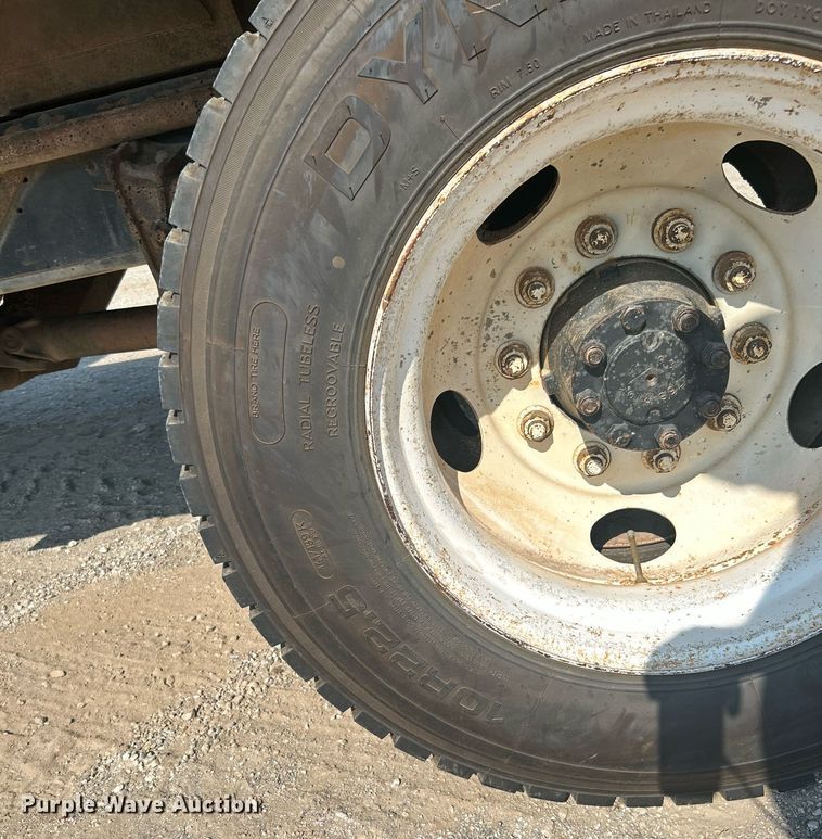 image for item DJ6268 2000 International 4700  dump flatbed truck