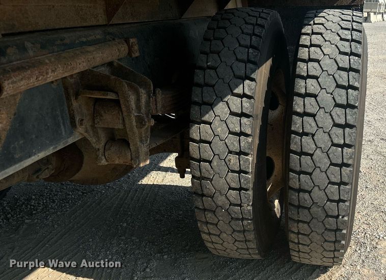 image for item DJ6268 2000 International 4700  dump flatbed truck