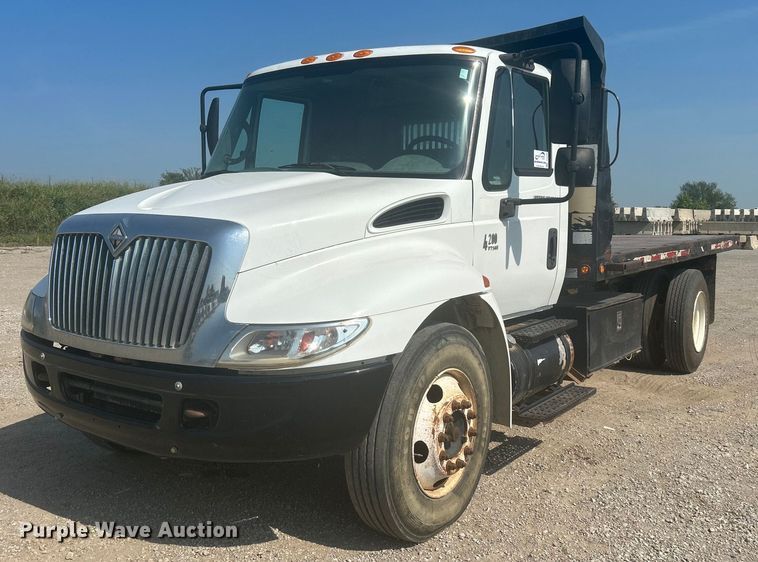 image for item DJ6269 2006 International 4200  dump flatbed truck