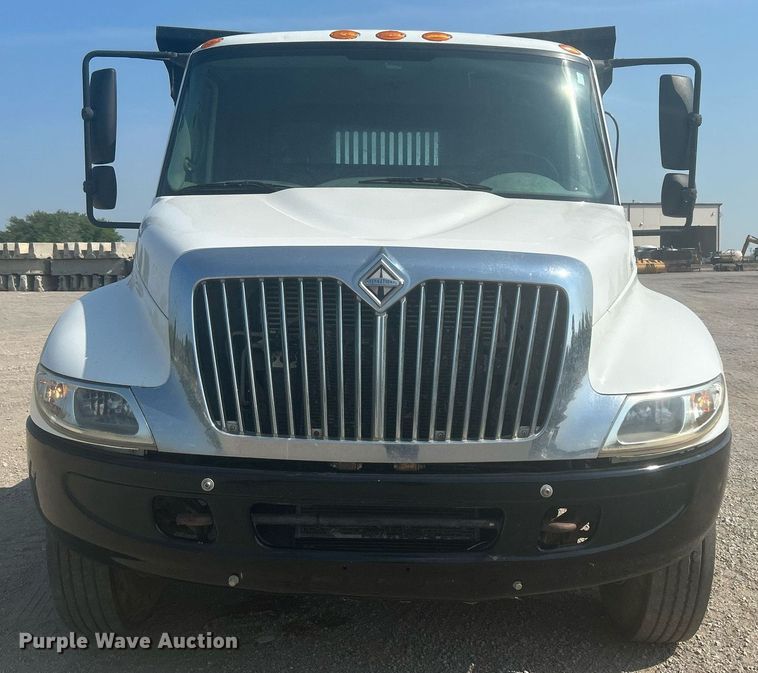 image for item DJ6269 2006 International 4200  dump flatbed truck