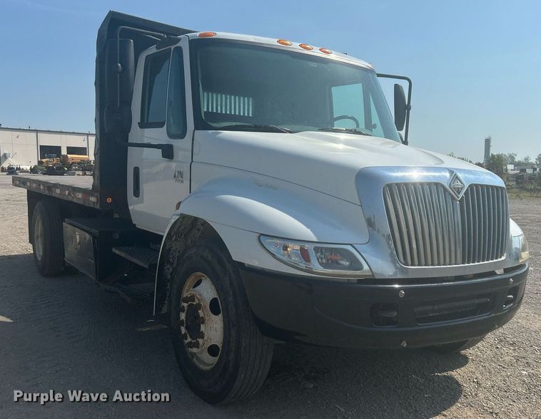 image for item DJ6269 2006 International 4200  dump flatbed truck