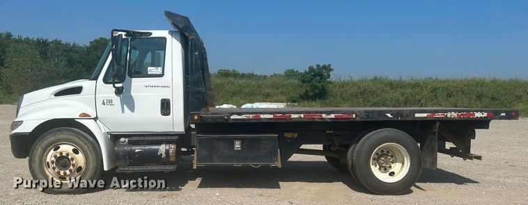 image for item DJ6269 2006 International 4200  dump flatbed truck