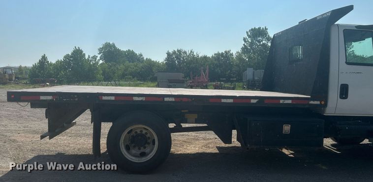 image for item DJ6269 2006 International 4200  dump flatbed truck