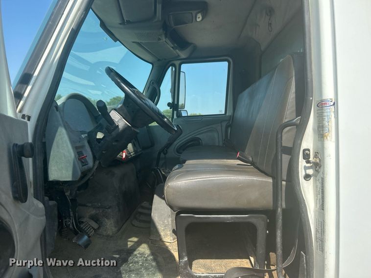 image for item DJ6269 2006 International 4200  dump flatbed truck