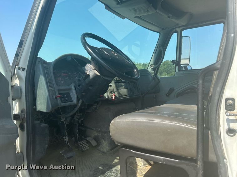 image for item DJ6269 2006 International 4200  dump flatbed truck