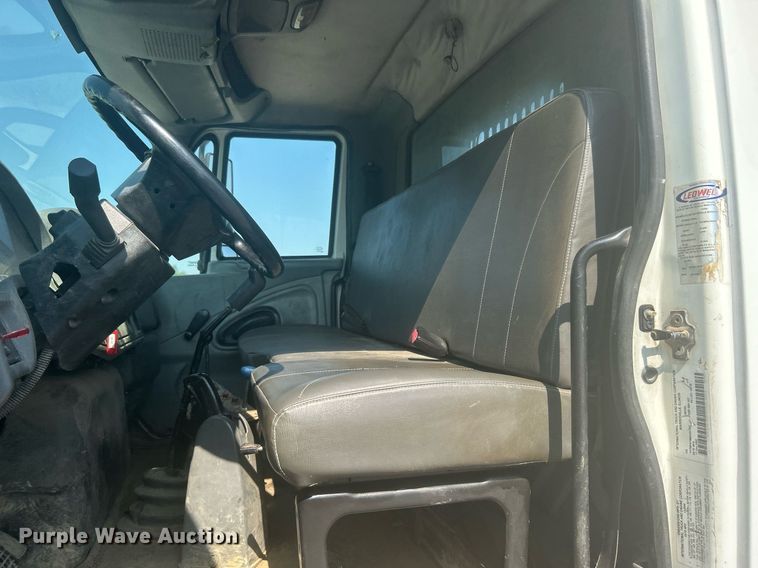 image for item DJ6269 2006 International 4200  dump flatbed truck