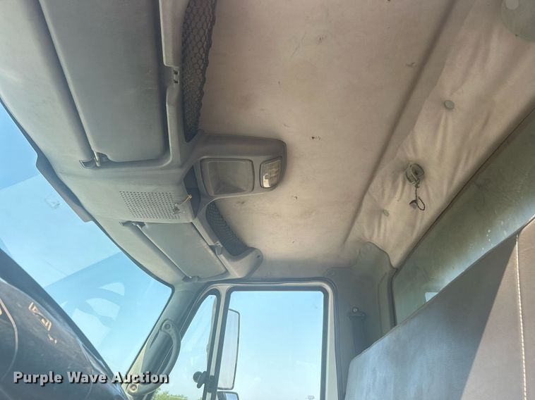 image for item DJ6269 2006 International 4200  dump flatbed truck