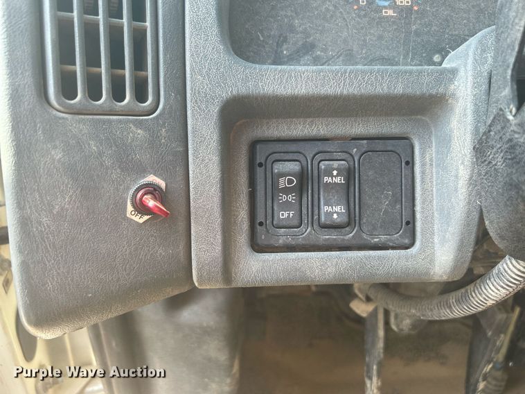 image for item DJ6269 2006 International 4200  dump flatbed truck