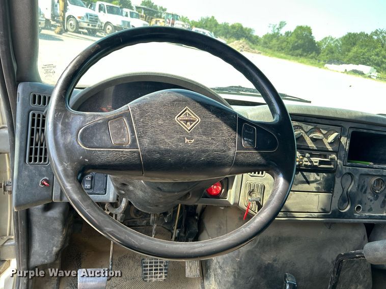 image for item DJ6269 2006 International 4200  dump flatbed truck