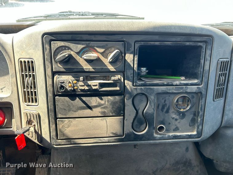 image for item DJ6269 2006 International 4200  dump flatbed truck