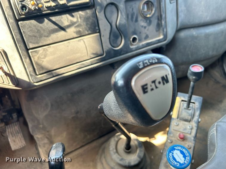 image for item DJ6269 2006 International 4200  dump flatbed truck