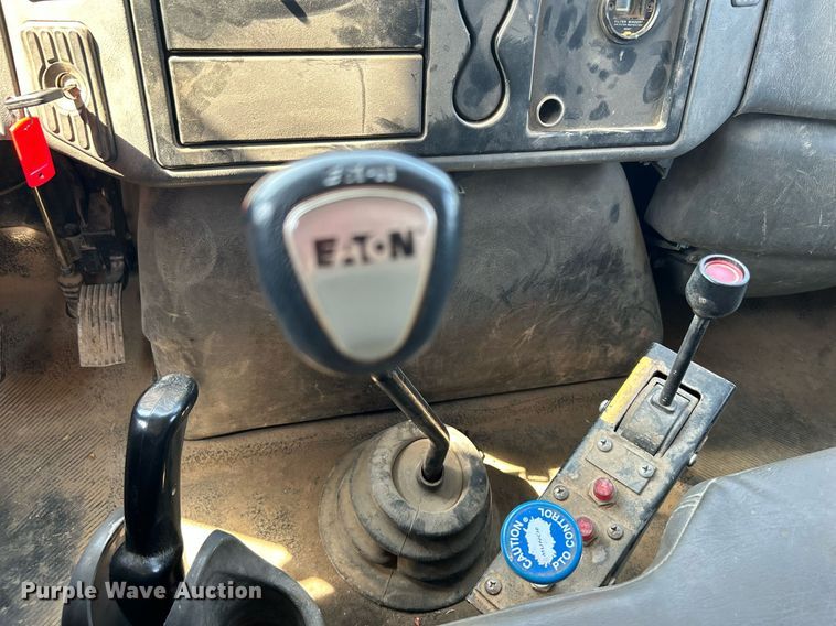 image for item DJ6269 2006 International 4200  dump flatbed truck