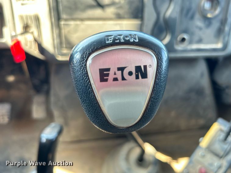 image for item DJ6269 2006 International 4200  dump flatbed truck