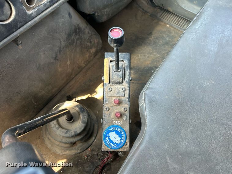 image for item DJ6269 2006 International 4200  dump flatbed truck