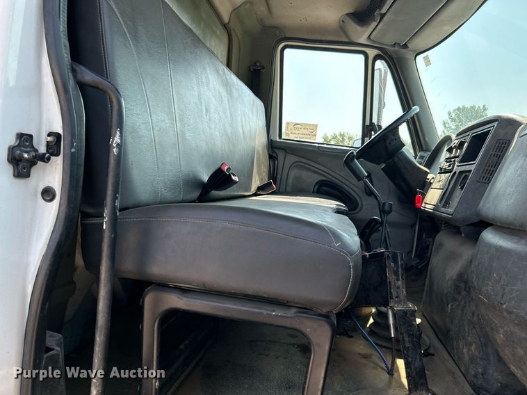 image for item DJ6269 2006 International 4200  dump flatbed truck