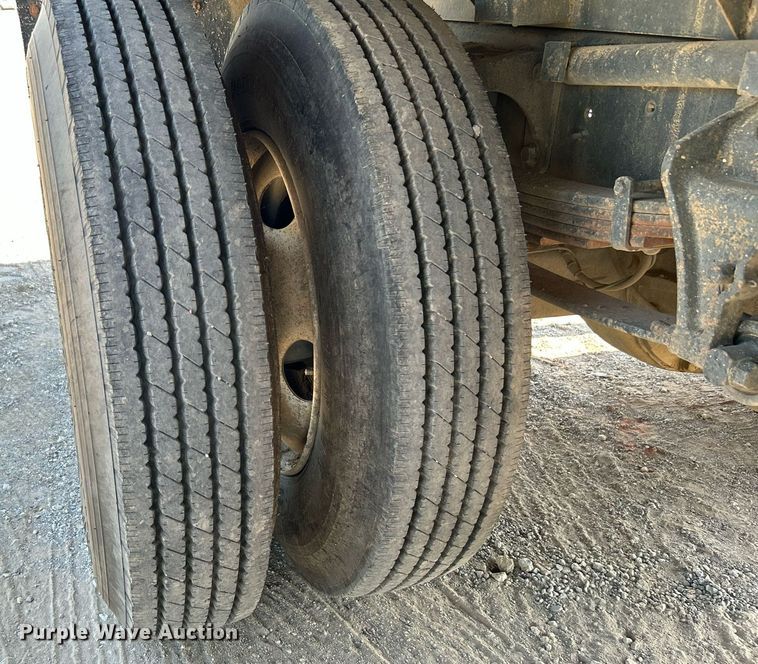 image for item DJ6269 2006 International 4200  dump flatbed truck