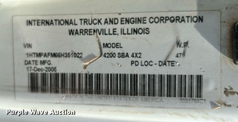 image for item DJ6269 2006 International 4200  dump flatbed truck