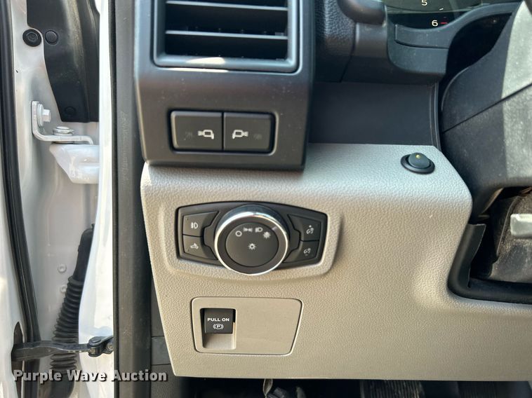 image for item DJ6271 2018 Ford F150 XL  SuperCrew pickup truck