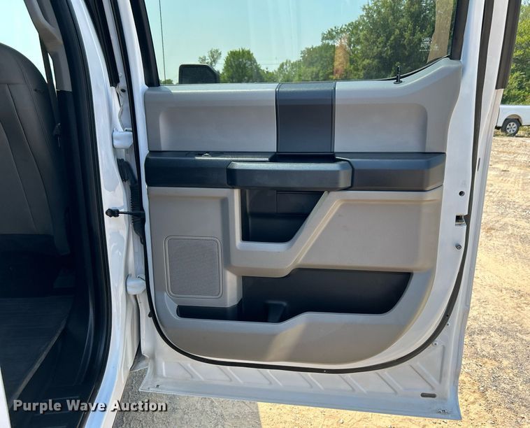 image for item DJ6271 2018 Ford F150 XL  SuperCrew pickup truck